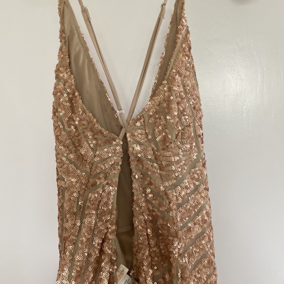 Gold v-neck stunning beaded gown size M - Picture 2 of 8